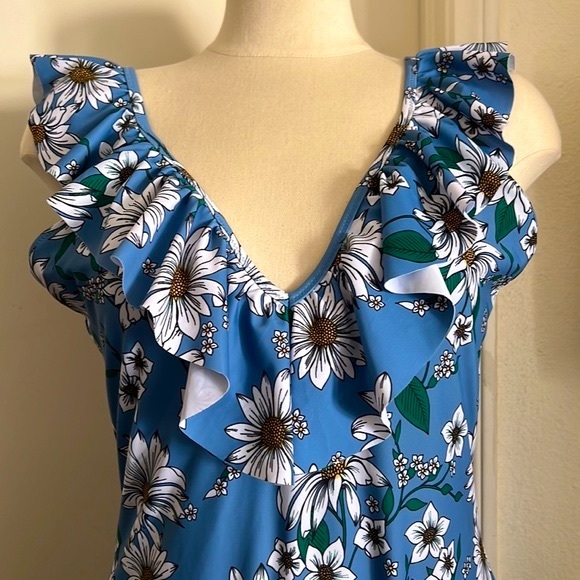 Jessica Simpson~Swimsuit~One Piece / NWT / Blue Daisy / Host Pick - Picture 2 of 15